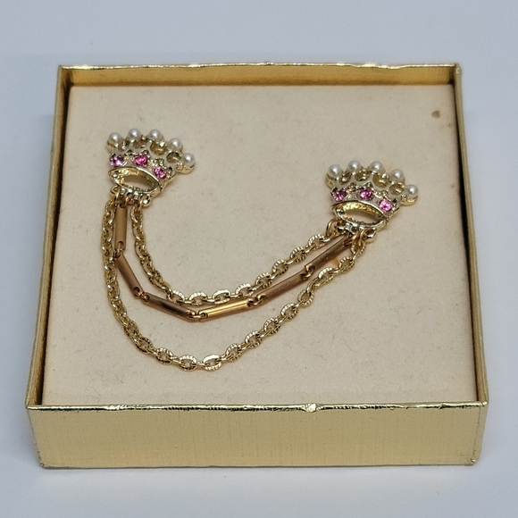 Double Crown Vintage Collar Pin, Pink Crowns Sparkly Perfect Condition - Picture 1 of 5